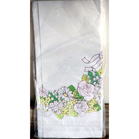Vintage Crepe Paper Table Cover Flowers 54x102 Sealed NOS - Picture 3 of 8